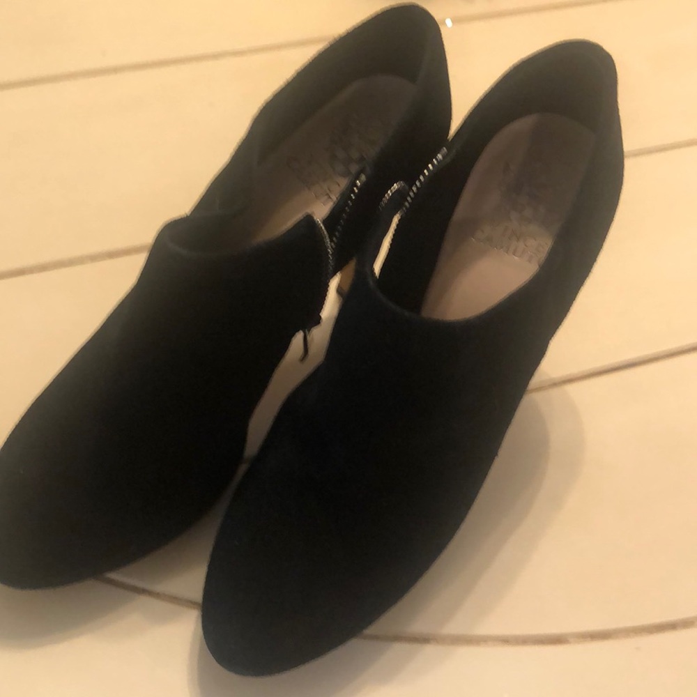 Vince Camuto black suede booties size 8